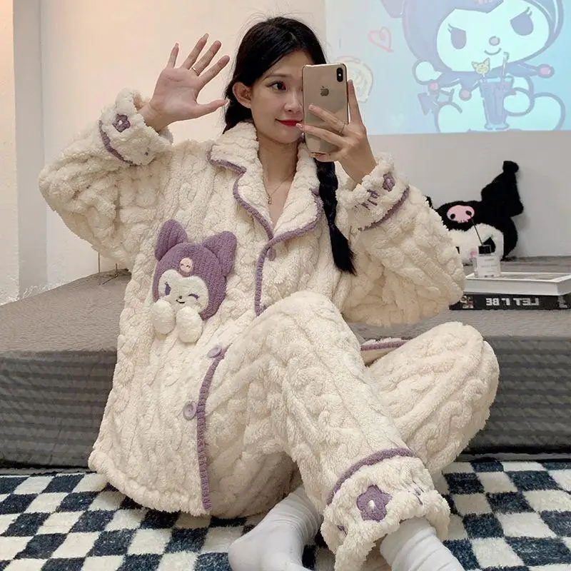

Горячий комплект Sanrio для девочек, фланелевой откидной воротник, сохраняющий тепло, кардиган, пижамный комплект, Kawaii Kuromi, комикс, зима, утепленная домашняя одежда на выход