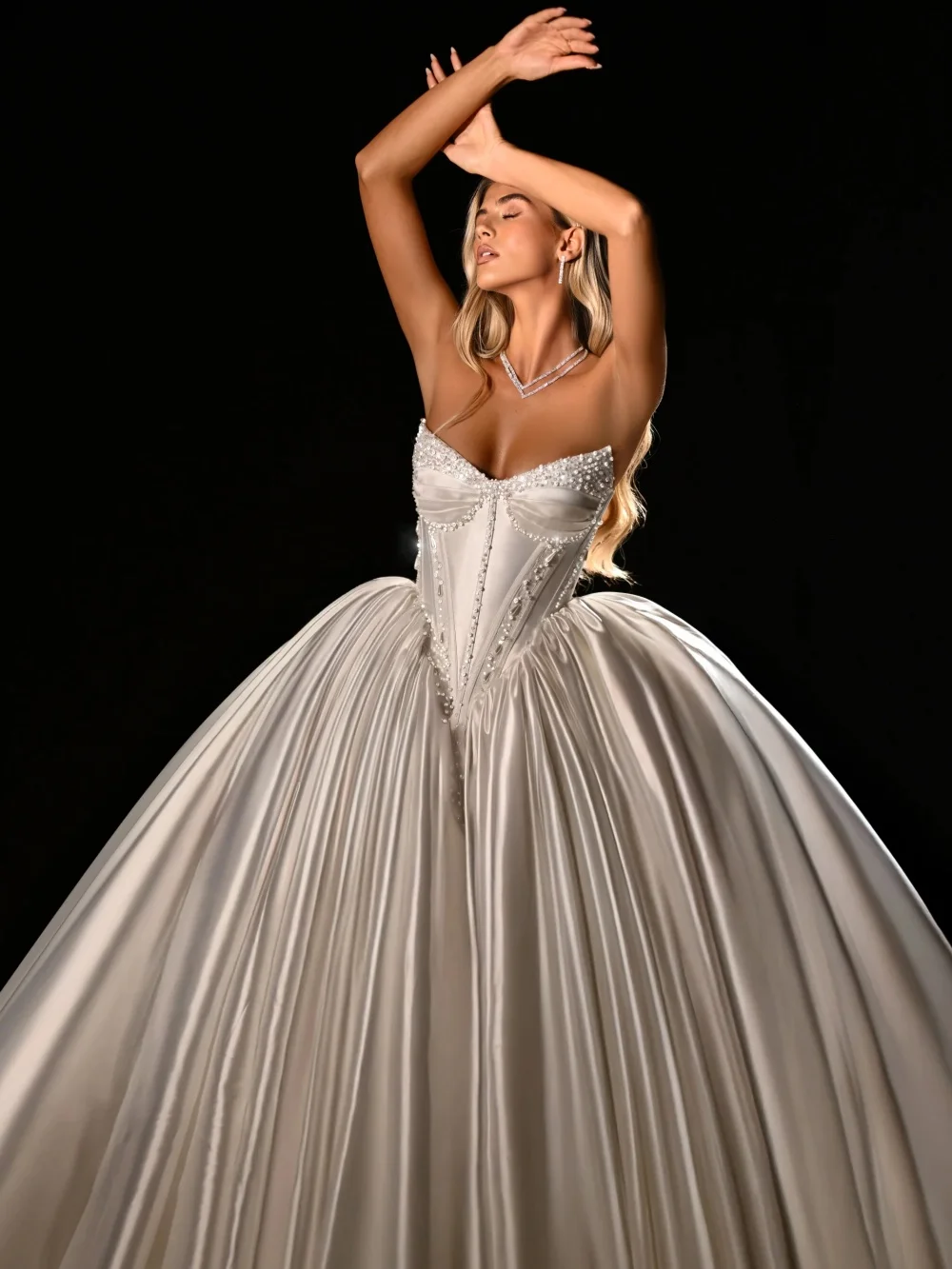 Glamorous Pearls Satin Long Wedding Dress Exquisite Structured Bodice Bridal Gown Customized Sweetheart Neck Dresses For Bride