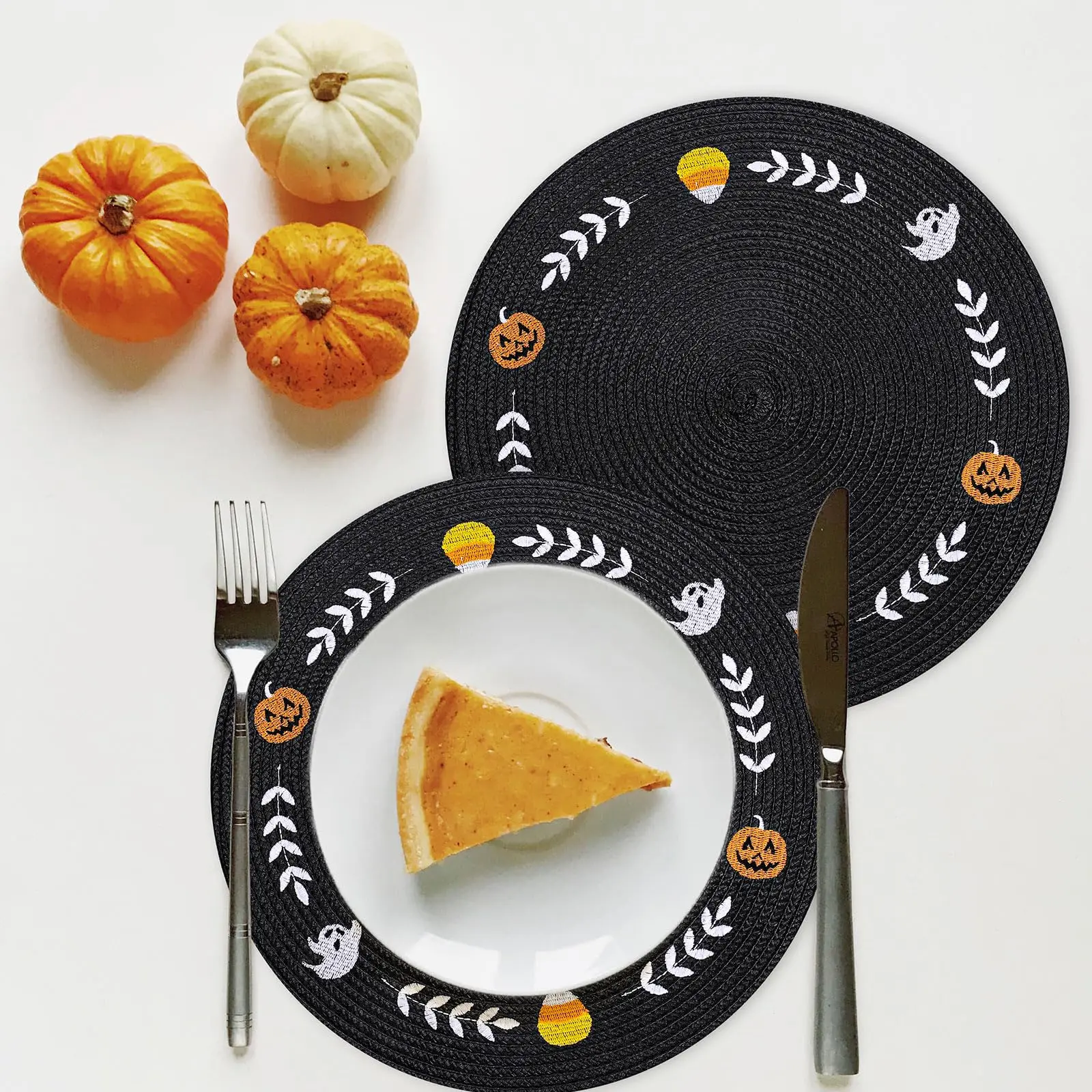 1/4pcs Embroidery Halloween-themed  Round PP plastics  Braided  Insulated Placemats, Washable, Easy To Clean, Wipeable, Non-slip