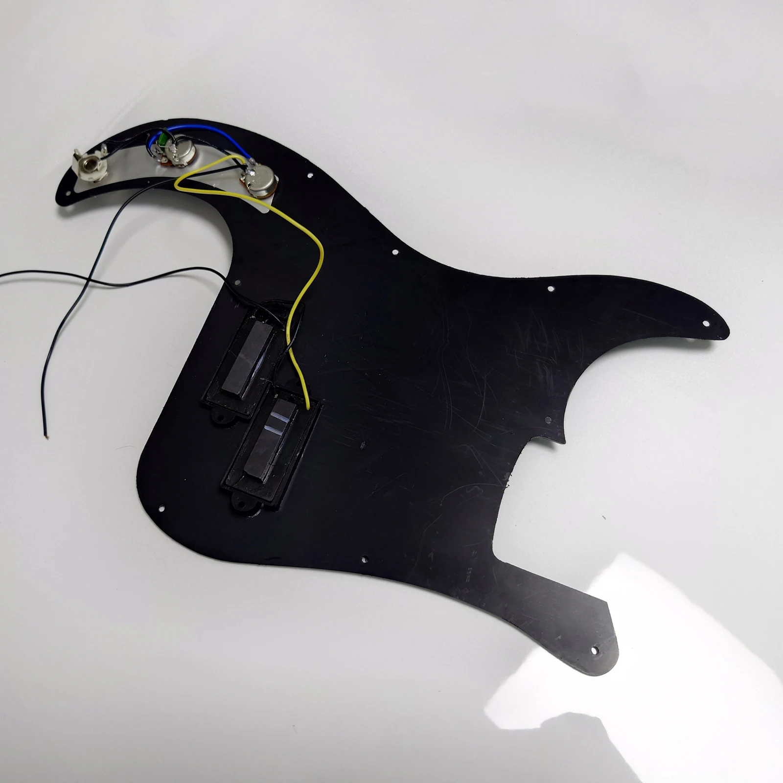 Upgrade Loaded PB Bass Pickguard Scratch Plate Prewired Pickup 11-hole Prewired Precision Pickguard Plate with Alnico Pickup Kit