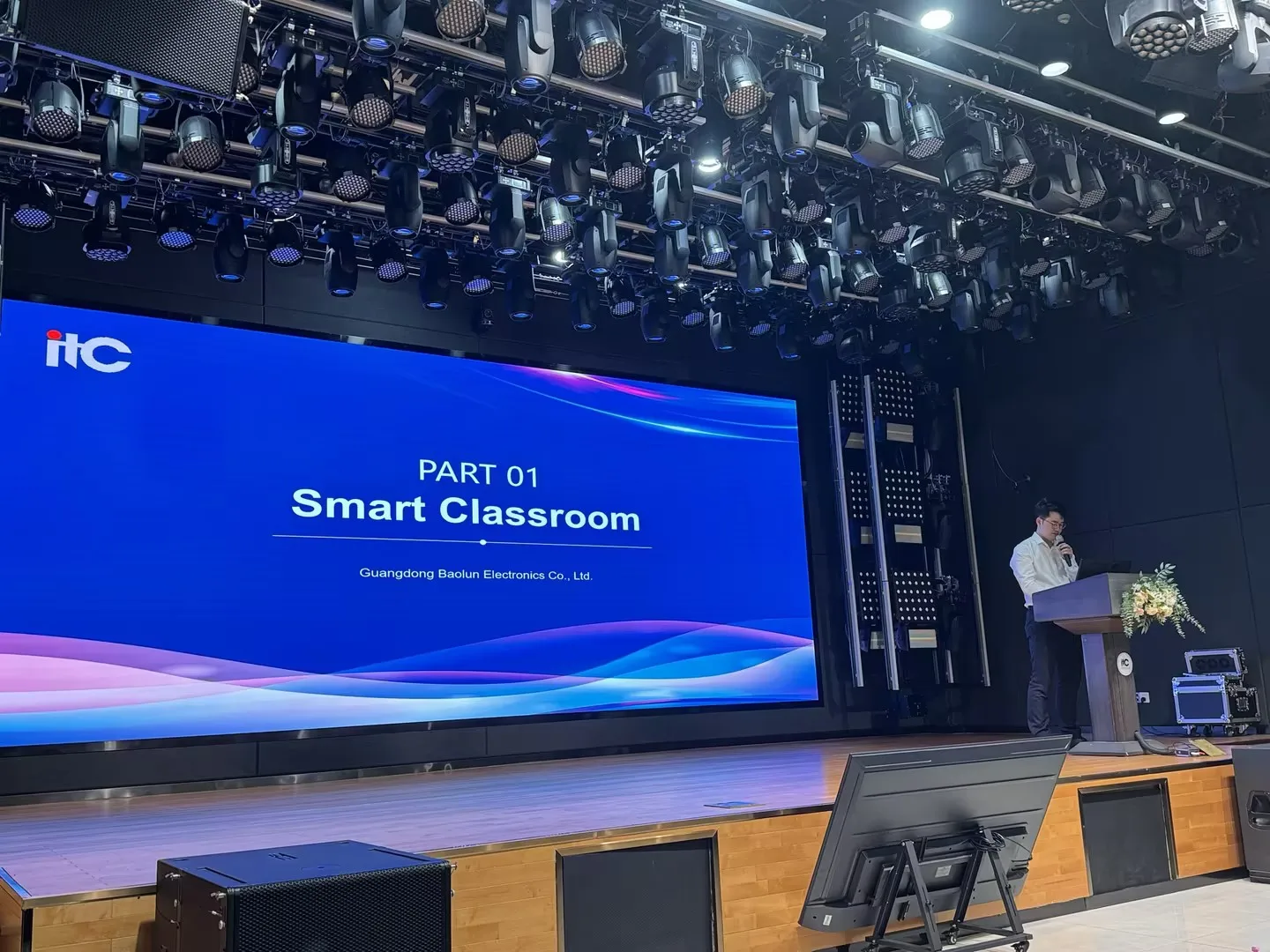 Wholesale Led Screens Outdoor P2.5 P3 P4 P5 P6 P6.67 P8 P10 Advertising LED Video Wall Indoor Led Display Screen Price