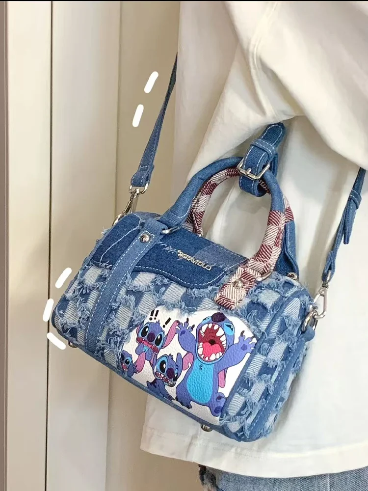 Zerrissene Denim-Tasche mit Cartoon-Stich, gespleißte diagonale Kreuztasche, handgehaltene Kissentasche, Denim-Boston-Tasche