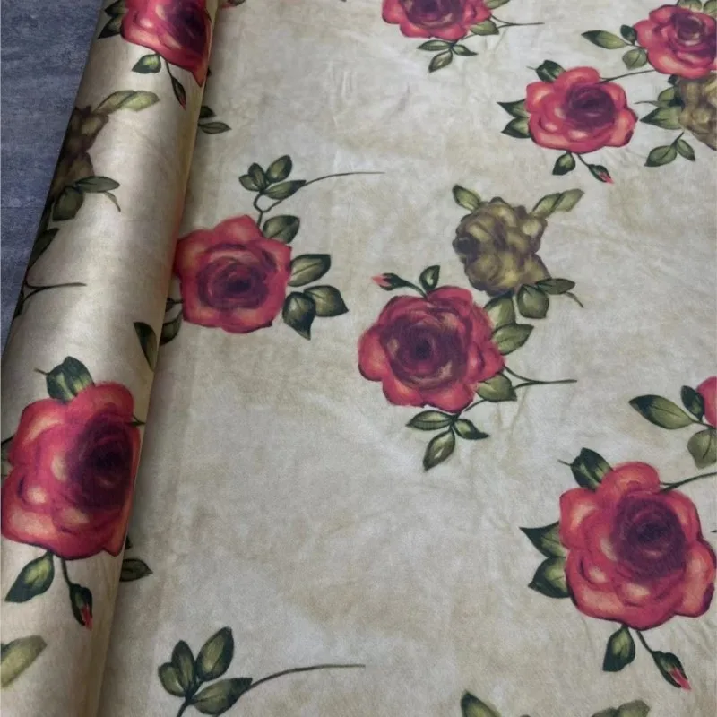 Wysokiej klasy sukienka z jedwabiu ze streczem w kolorze różowym z eleganckim nadrukiem wykonanym z odzieży