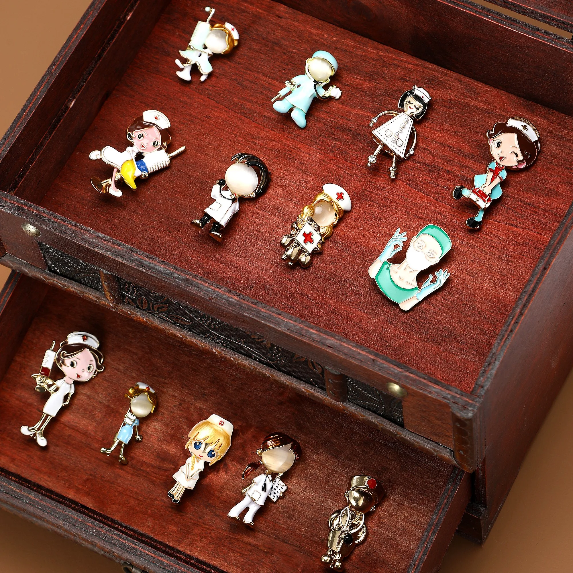 Emaille Krankens ch wester Broschen für Frauen Unisex Strass Medical Pin Arzt Anstecknadeln Büro Party Freund Geschenke Schmuck Zubehör