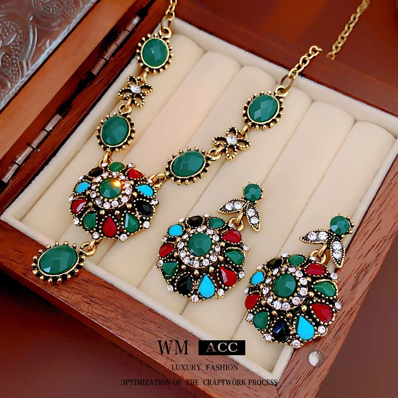 Vintage Necklace Retro Jewelry for women, Exaggerate Light Luxury High Grade Necklace Girl