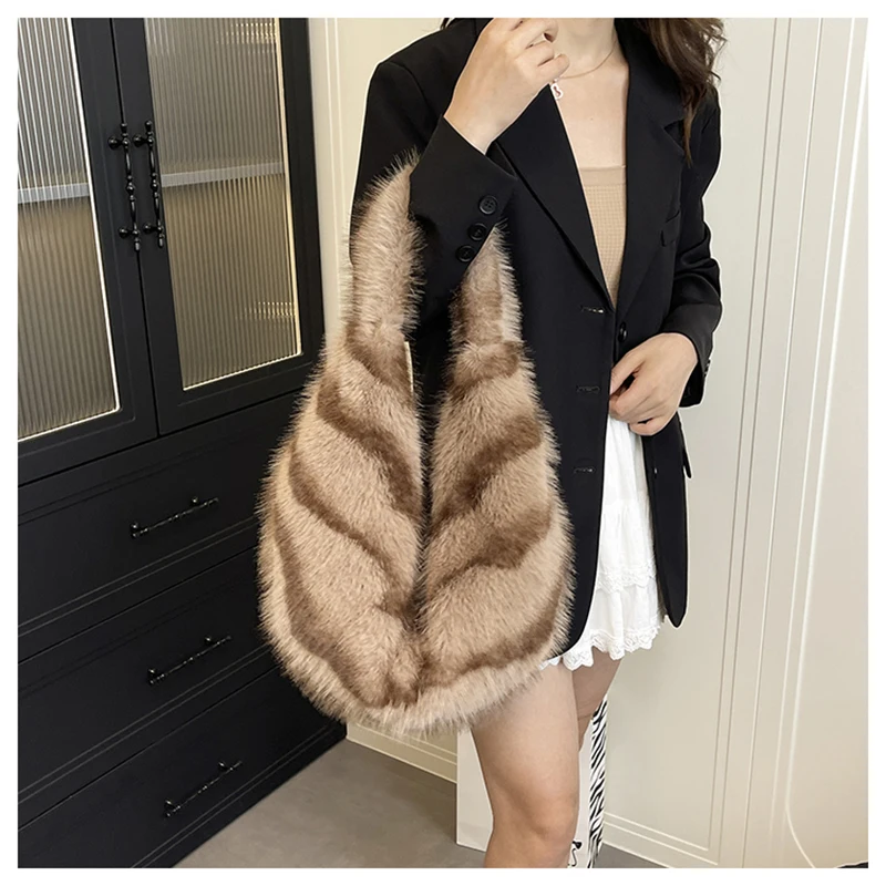 

High Quality Textured Plush Bag Fashion Stripes Large Capacity Women's Handbag 2025 Autumn/Winter New Versatile Shoulder Bag