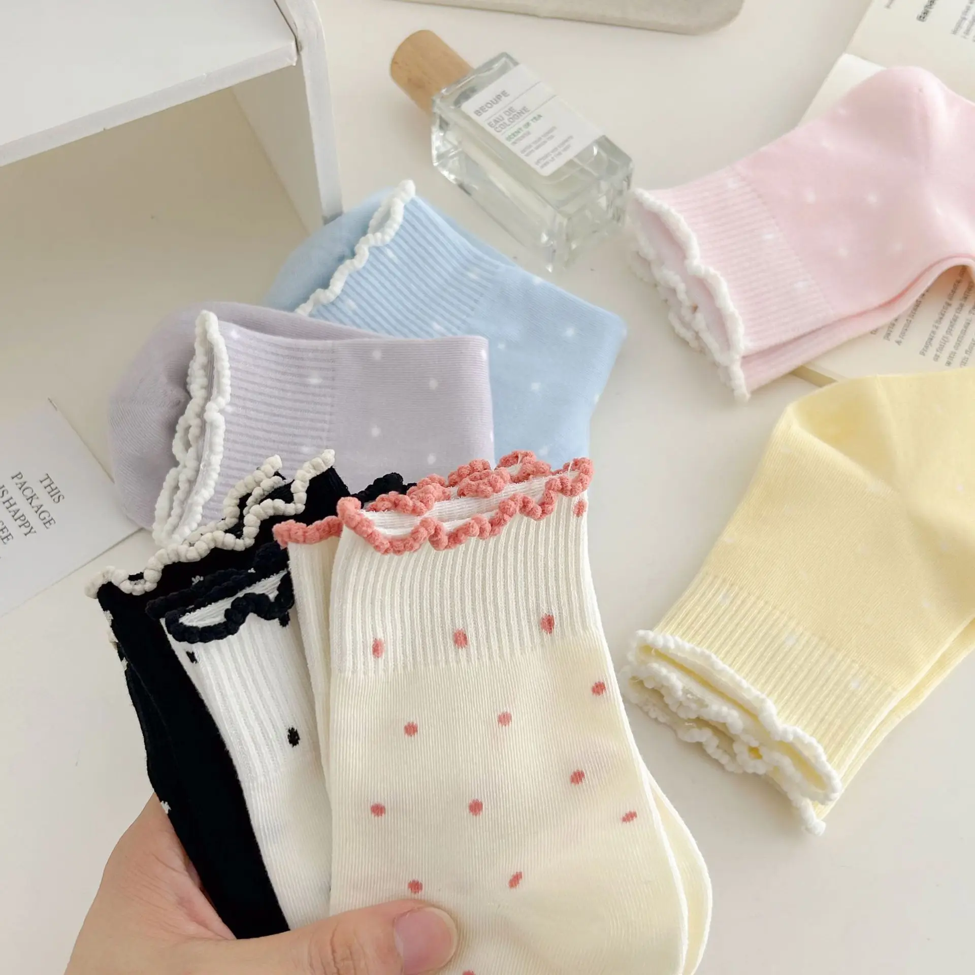 Female Spring And Autumn Simple College Style Sweet Beauty With Mushroom Edge For Girls Boneless Middle Tube Socks