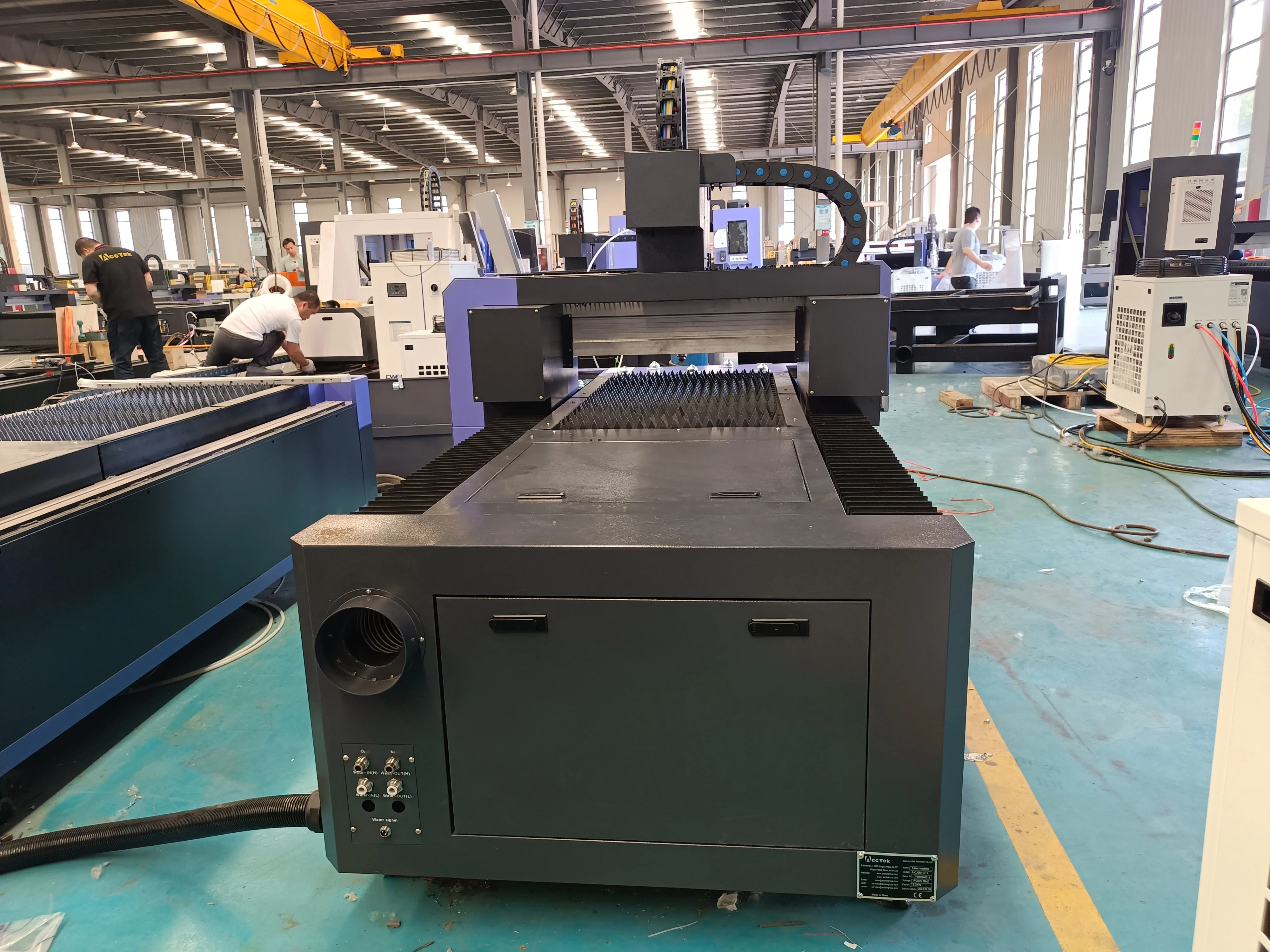 Mini size metal cutter High efficiency 600*1000mm Space saving Ready for ship Powerful Laser cutting machines for sheet