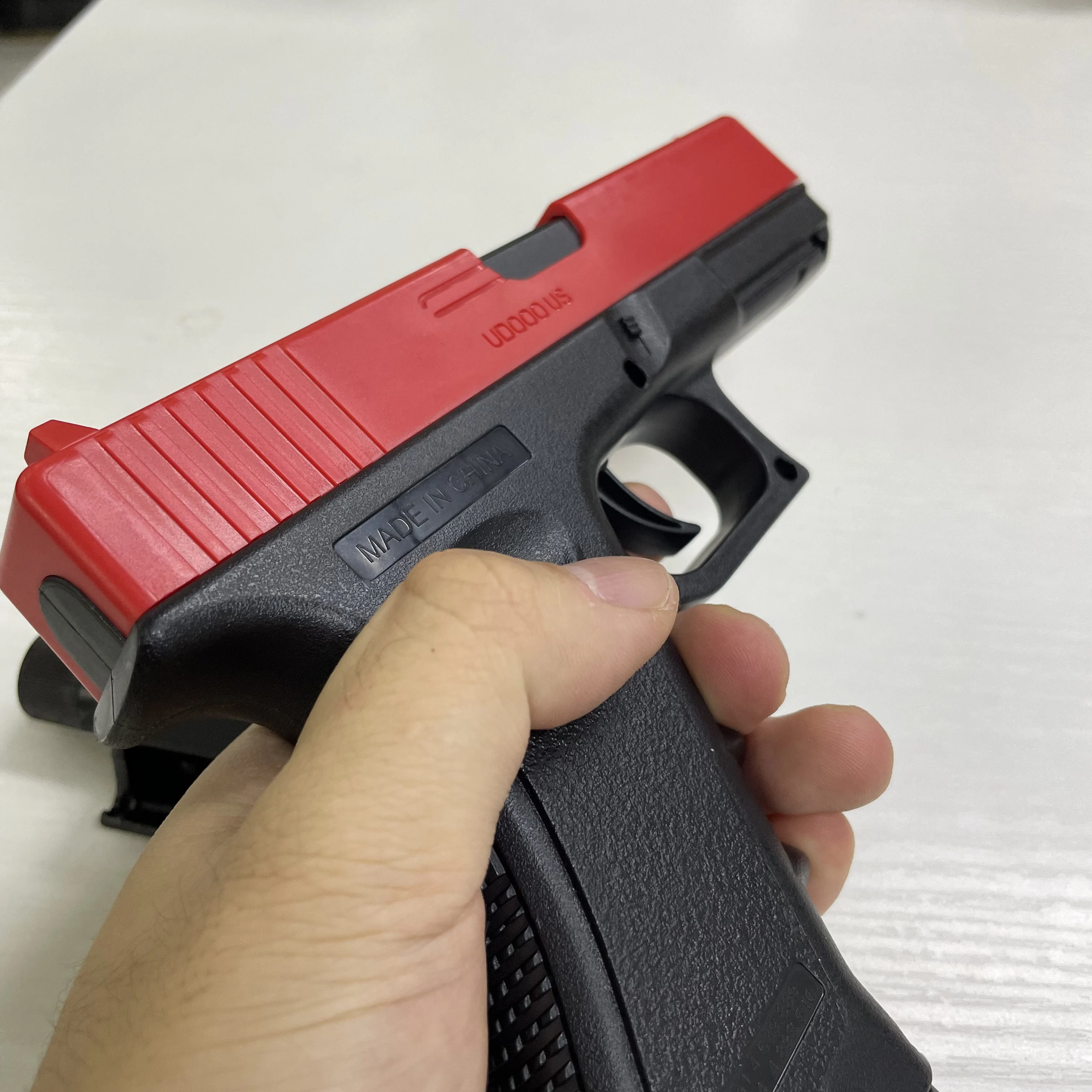 ที่ว่างเปล่าโกดังแขวน G17 นาฬิกา Bullet ปืนภายใต้โหลดเด็กจําลองการฝึกอบรมของเล่นมือปืนขนาดเล็ก
