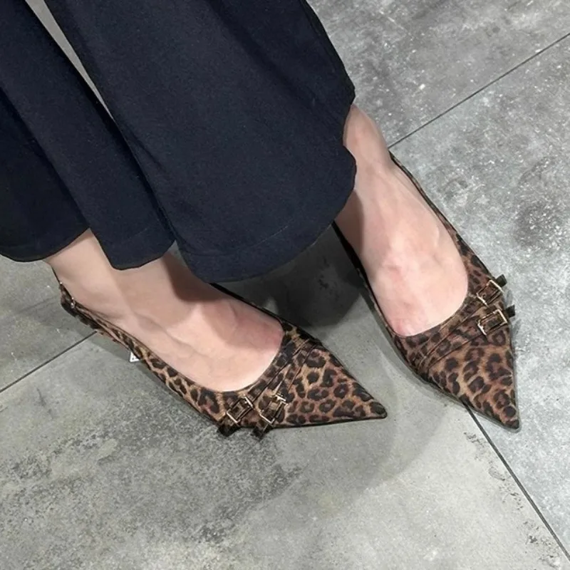 

Высокие каблуки, сексуальный дизайн с острым носком, украшение с металлической пряжкой, доступно один цвет, подходит для платьев/повседневной носки, сандалии