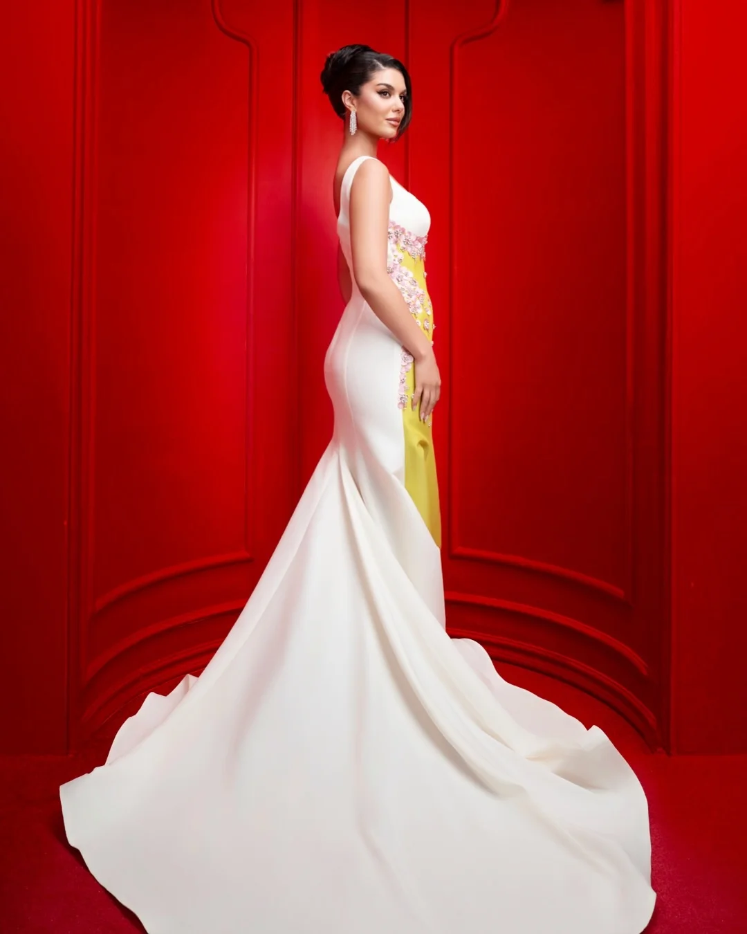 Robe de bal élégante blanche et jaune, encolure carrée, avec des Appliques de perles, avec traîne de balayage, robe de soirée formelle pour femmes