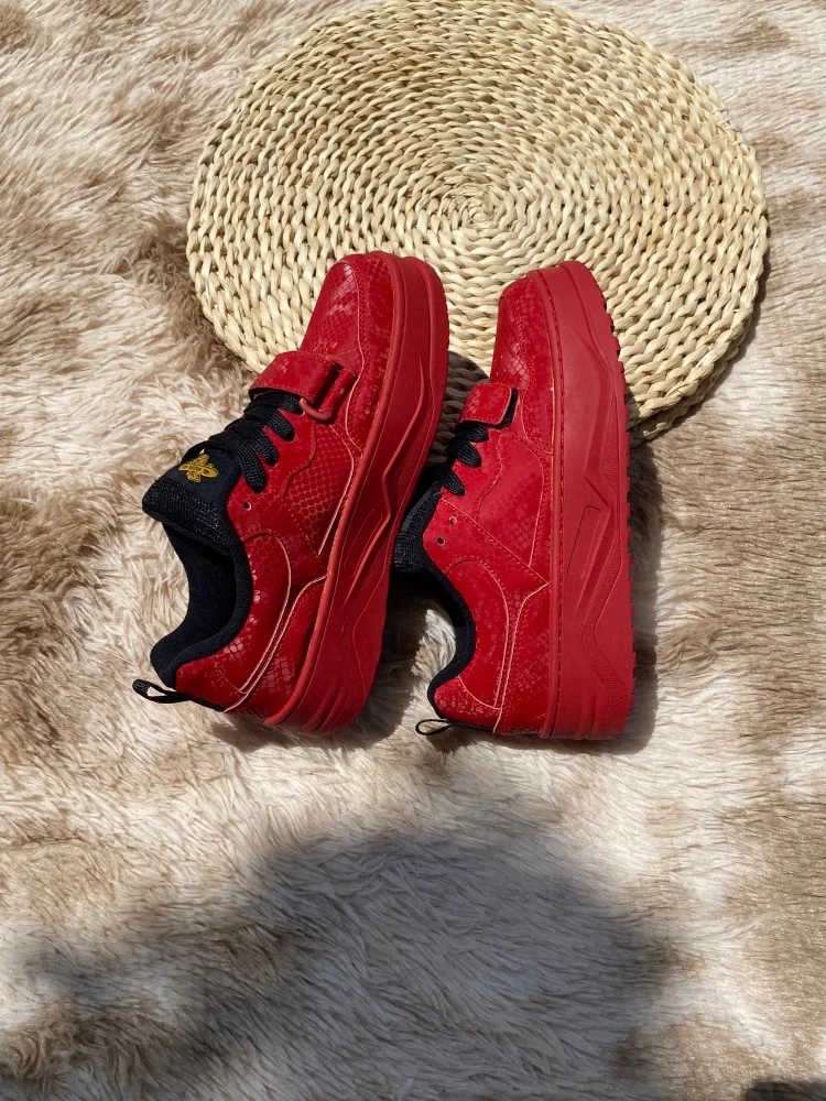 Men Women Red Textured Platform Skate Shoes Large Size Height Boost Casual Sneakers Hook and Loop Fashion Street Daily Footwear