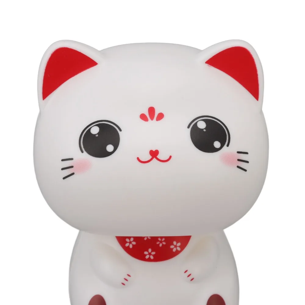 Plastic Lucky Cat Figurine 2.36*2.17*2.68 in Cat Solar Powered Waving Cat White Auspicious Cat Ornament Restaurant Decor