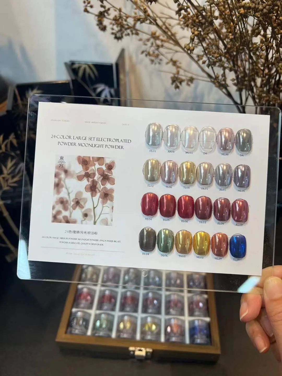 

24-color red nail art mirror powder set with color cards and storage box. DIY nail art, artistic nail art, charming and beautifu