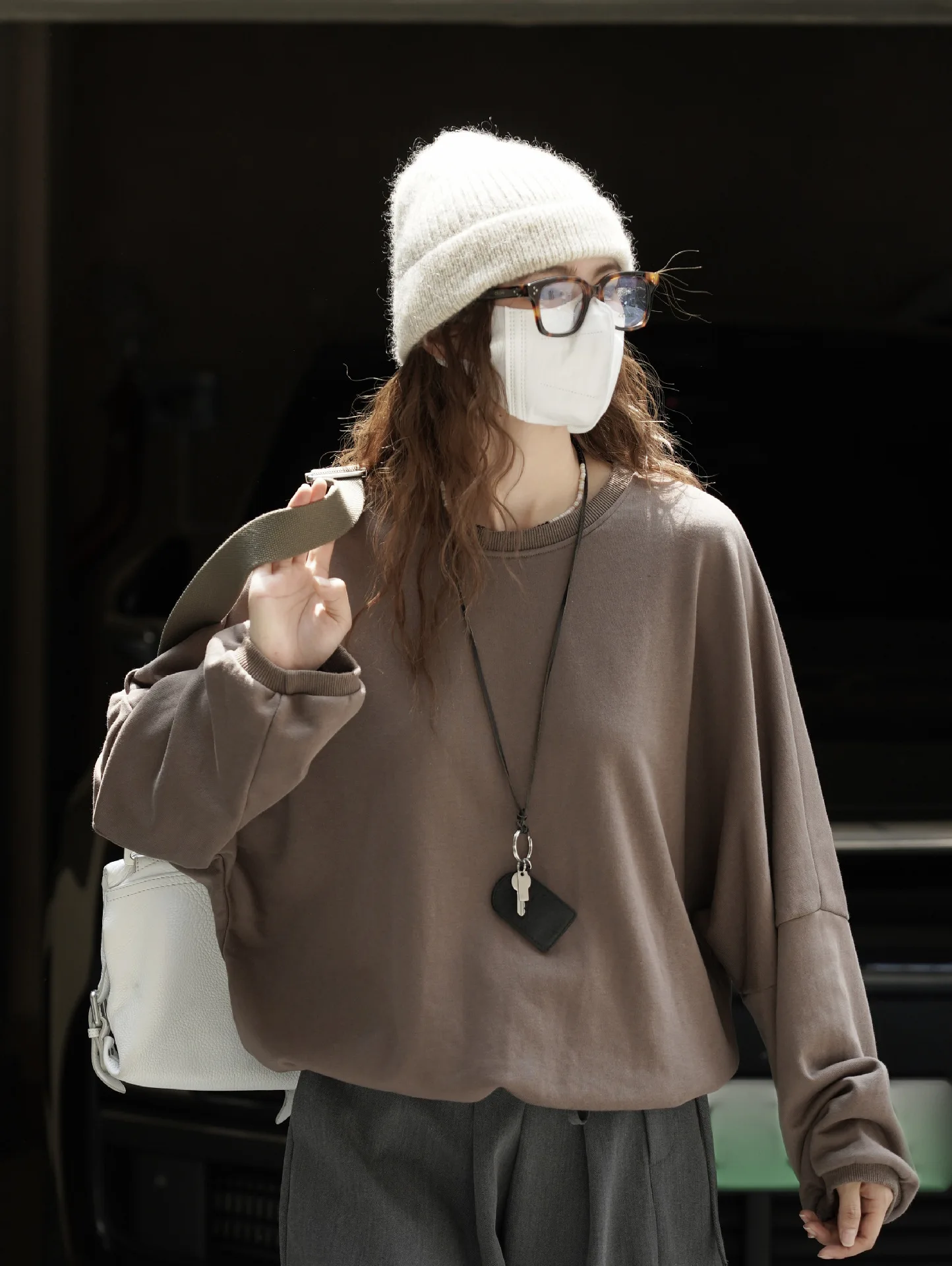 

Модная и повседневная плиссированная толстовка с круглым вырезом, мягкая и удобная, хрустящий топ для женщин.