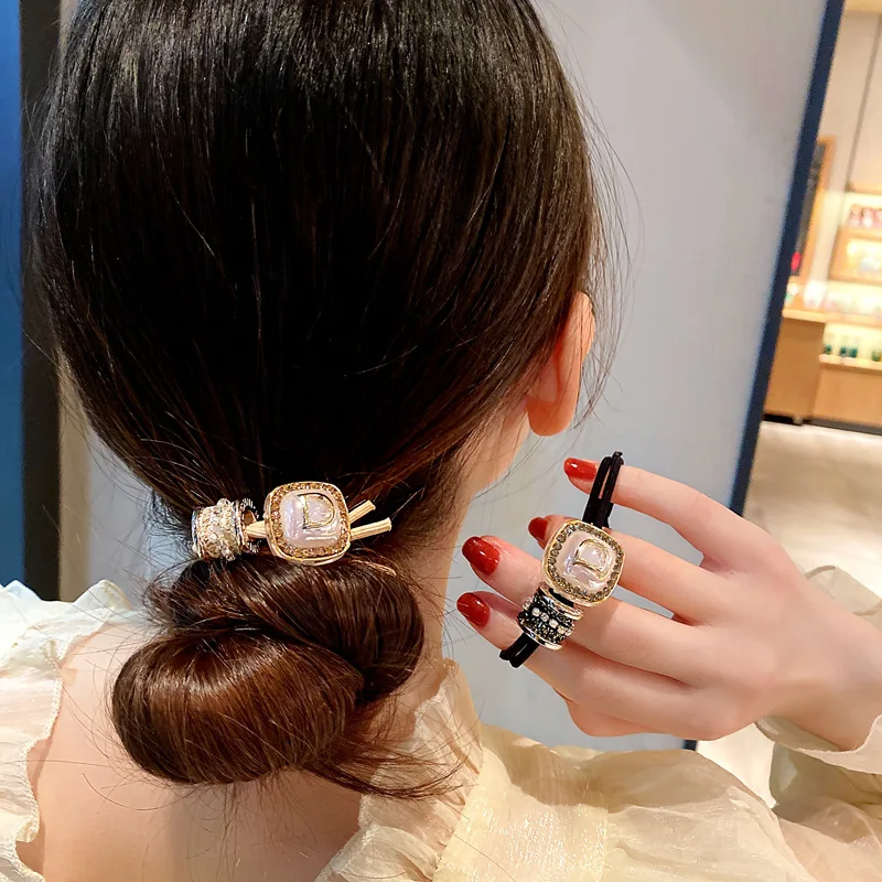 Luxury Alloy Pearl Letter Hair Accessories Elastic Hair Bands for Women Shiny Fashion Letter Rubber Bands Ponytail Holders Gums