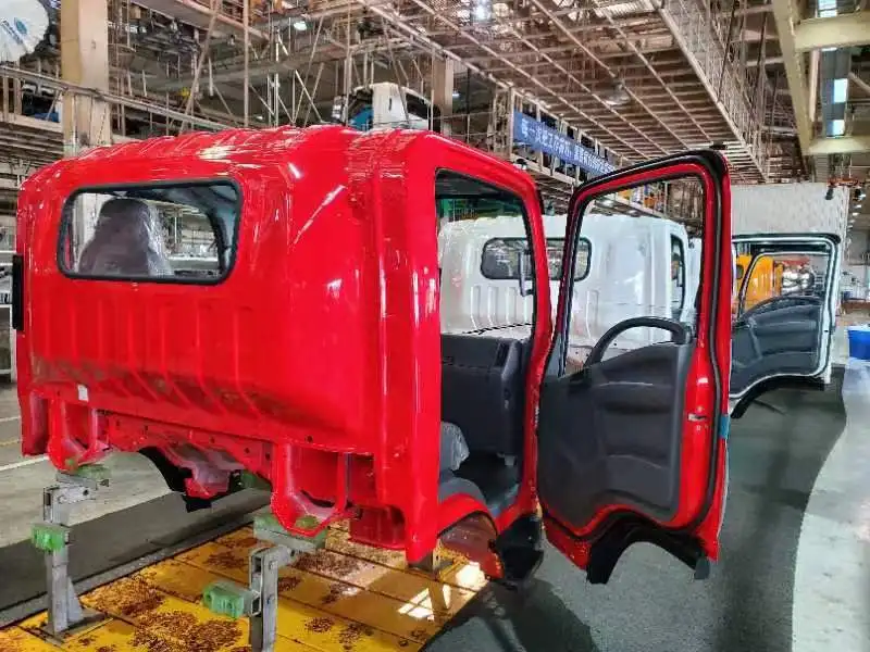 High Quality  Truck Body Parts 5000010-P301700P  RED Driver Room Cabin