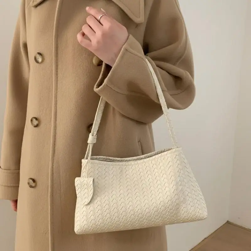 For Daily Commute Shopping Retro Classic Woven Shoulder Bag Glossy Finish Magnetic Clasp PU Lightweight Versatile Handbag