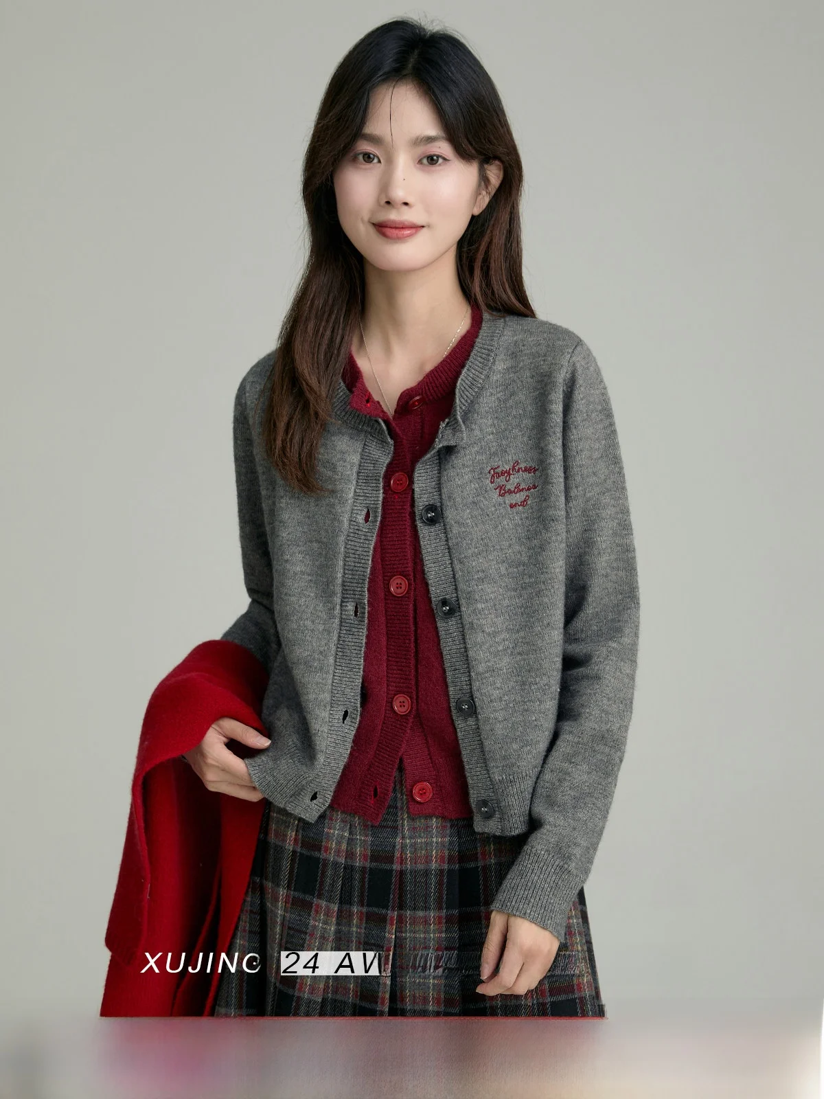 

Gray Embroidered round Neck Knitted Sweater Short Women's Style Color Block Commute Fashion Spring 2025 Open Cardigan Top