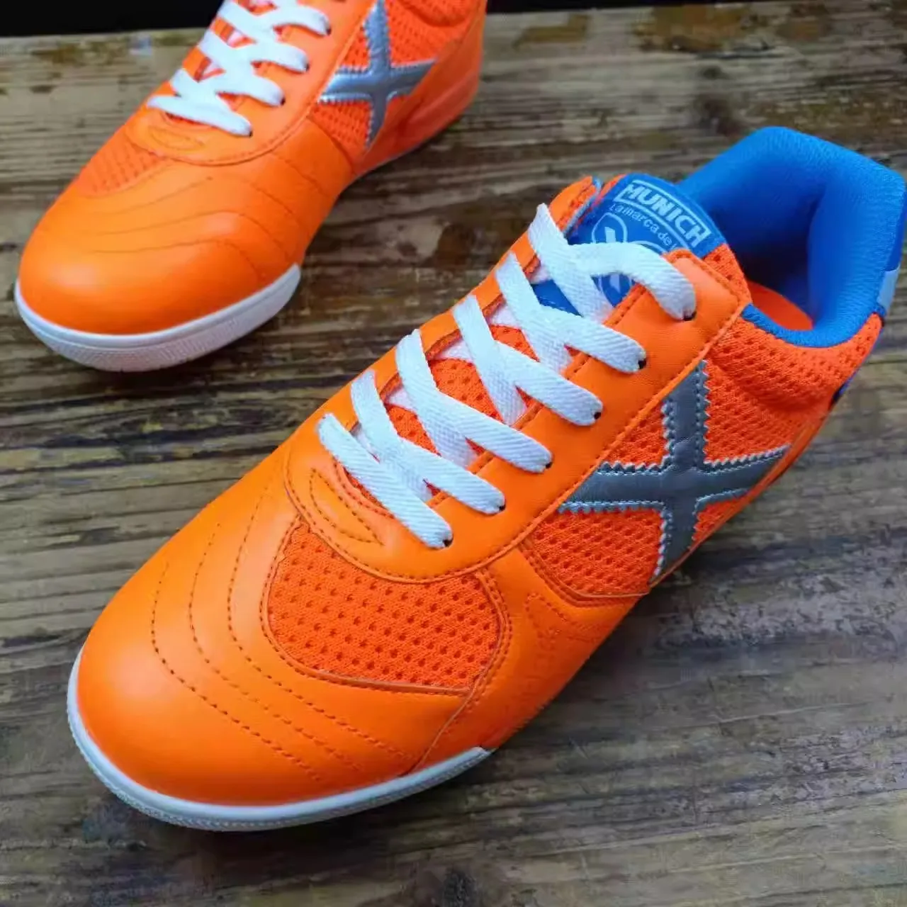 

Indoor football shoes men's non-slip wear-resistant futsal sports shoes professional football boots tennis training shoes