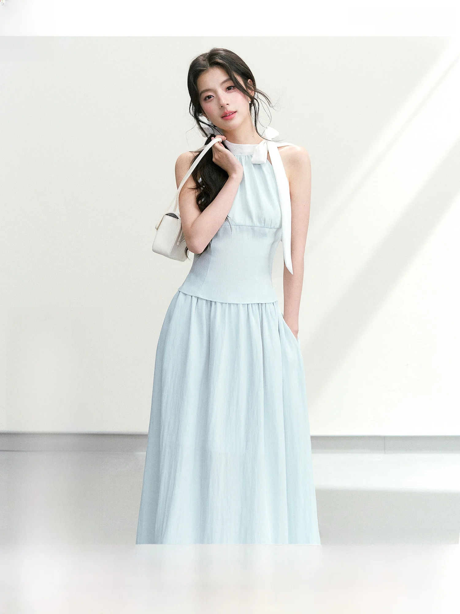 

Elegant Sweetness QDQD Women's Fashion Summer Outfit Sleeveless Neck Hanging Bow Tie Half-length Skirt Slimming Waist Design