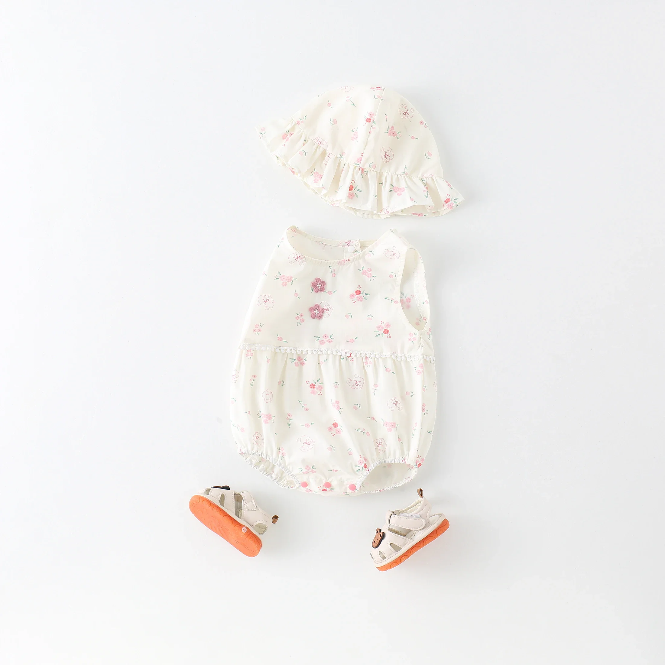 ملابس صيفية لعام 2025 قابلة للتنفس وحلوة للفتيات الصغيرات فئة 95% قطن - زي مثلث بدون أكمام مزين بالزهور مع قبعة #4