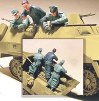 35543  Resin Figures  Soldier  model kits  (only 3 figures) Unpainted Unassambled 1/35