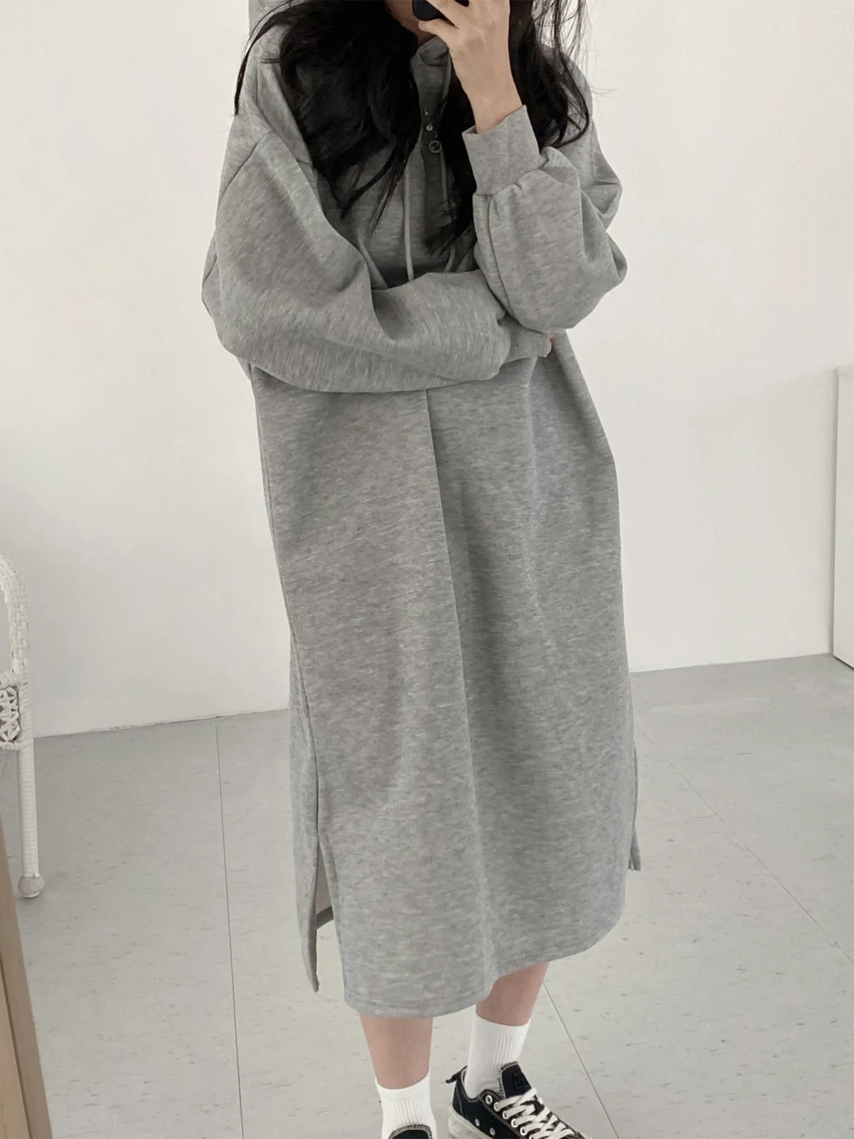 

Стильное осенне-зимнее женское худи с капюшоном, длинными рукавами-фонариками, разрезом и флисовой подкладкой, для повседневной носки, стандартный крой