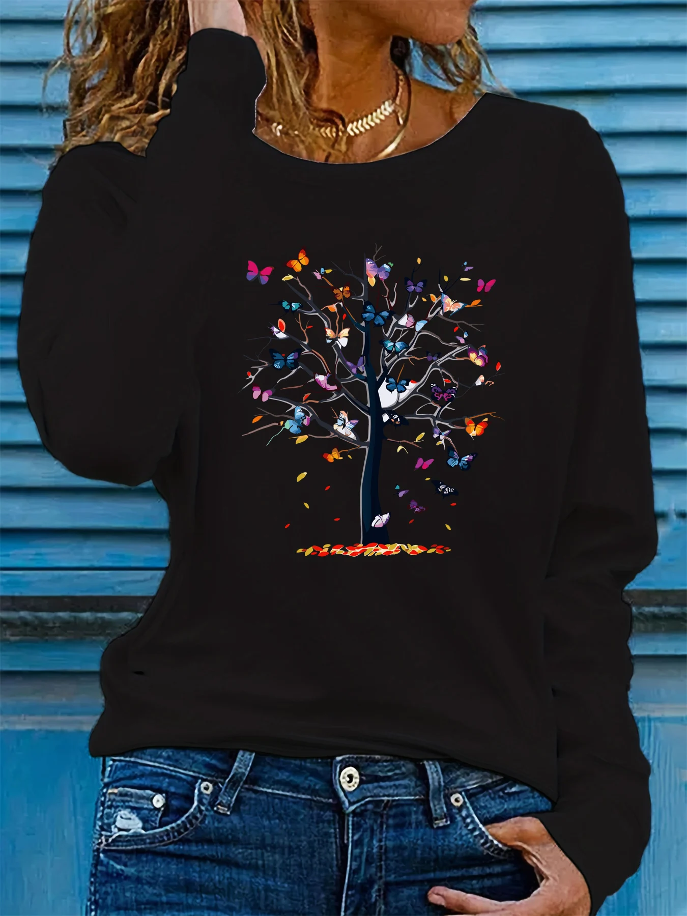 Damska koszulka z długim rękawem, z okrągłym dekoltem, wykonana w 100% z czystej bawełny, luźna, codzienna, z nadrukiem graficznym motyli i drzew, idealna na wiosnę i jesień.