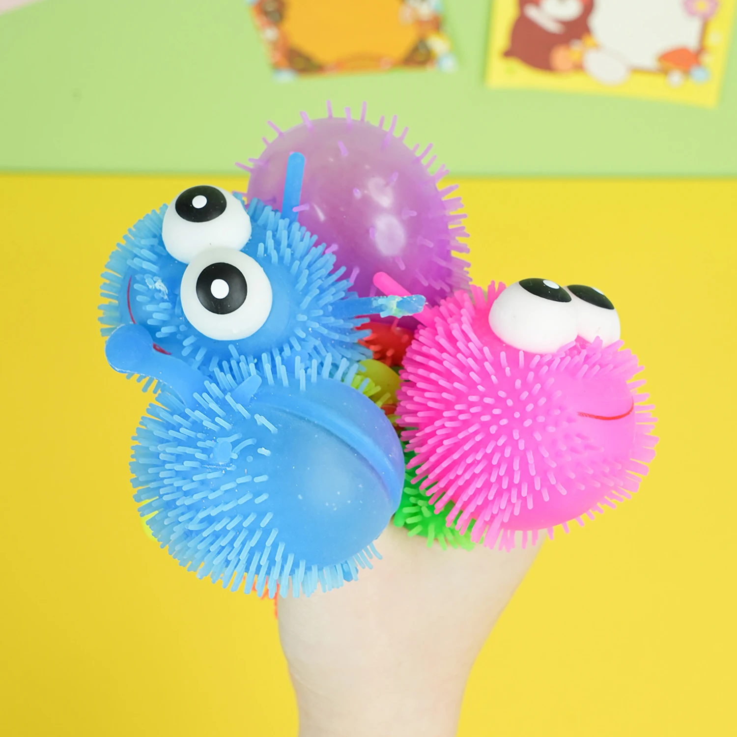 قرصة كاتربيلر كبيرة الموسيقى المختلطة الشعر للأطفال قرصة لعبة الضغط فلاش الحشرات لون عشوائي بالجملة