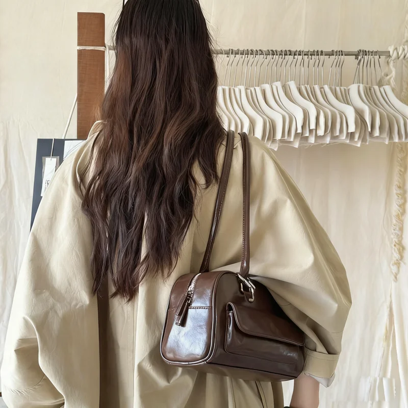 Tas Tangan Bowling Coklat Kapasitas Besar Tas Bahu Wanita Tas Tren Mode Baru Musim Gugur Musim Dingin Gaya INS Korea Retro ﻿