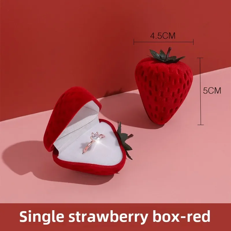 صندوق مجوهرات على شكل فراولة مع غطاء على شكل قلب، علبة عرض خاتم خطوبة صغيرة لهدية اقتراح عيد الحب في الزفاف