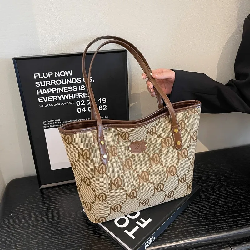 

Tote Bag Shoulder Bag Slack 2025 New Beautiful Niche Texture Retro Printed Women's Bag