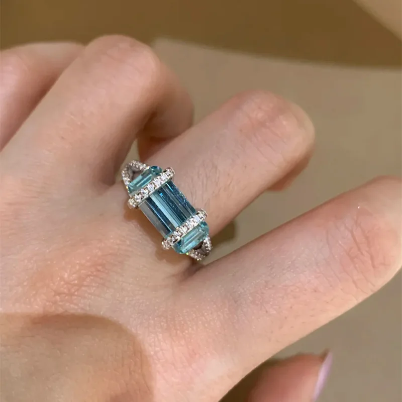 Fresh dopamine Small Square winding rings light luxury exquisite and high-end diamond inlay blue crystal ring adjustable jewelry