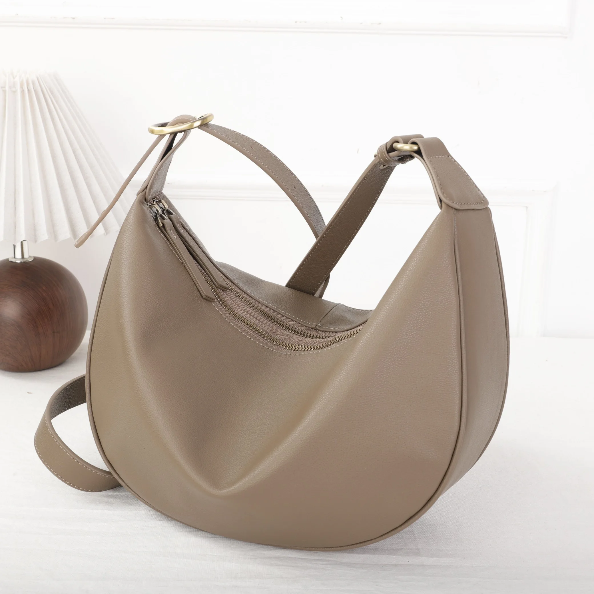 Genuine Grade Cow Leather Women's Shoulder Crossbody Half Moon Bag Luxury Designer Brand Ladies Fashion Handbag for Woman New