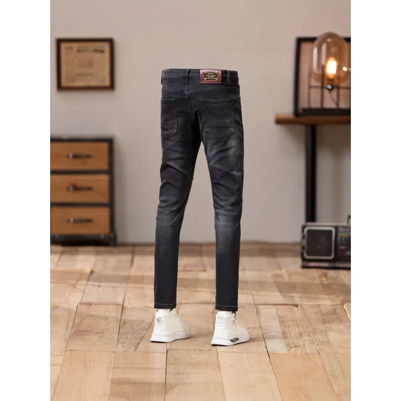 Jeans grigi neri con toppa graffiata da uomo autunno 2025 nuovo articolo retrò stile americano pantaloni a gamba piccola elastici cool e slim fit