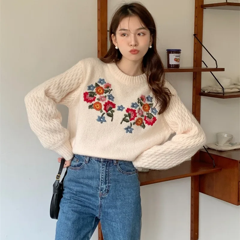 كنزة نسائية شتوية بتصميم كوري عتيق مطرزة يدويًا بأكمام منتفخة من القطن 00%