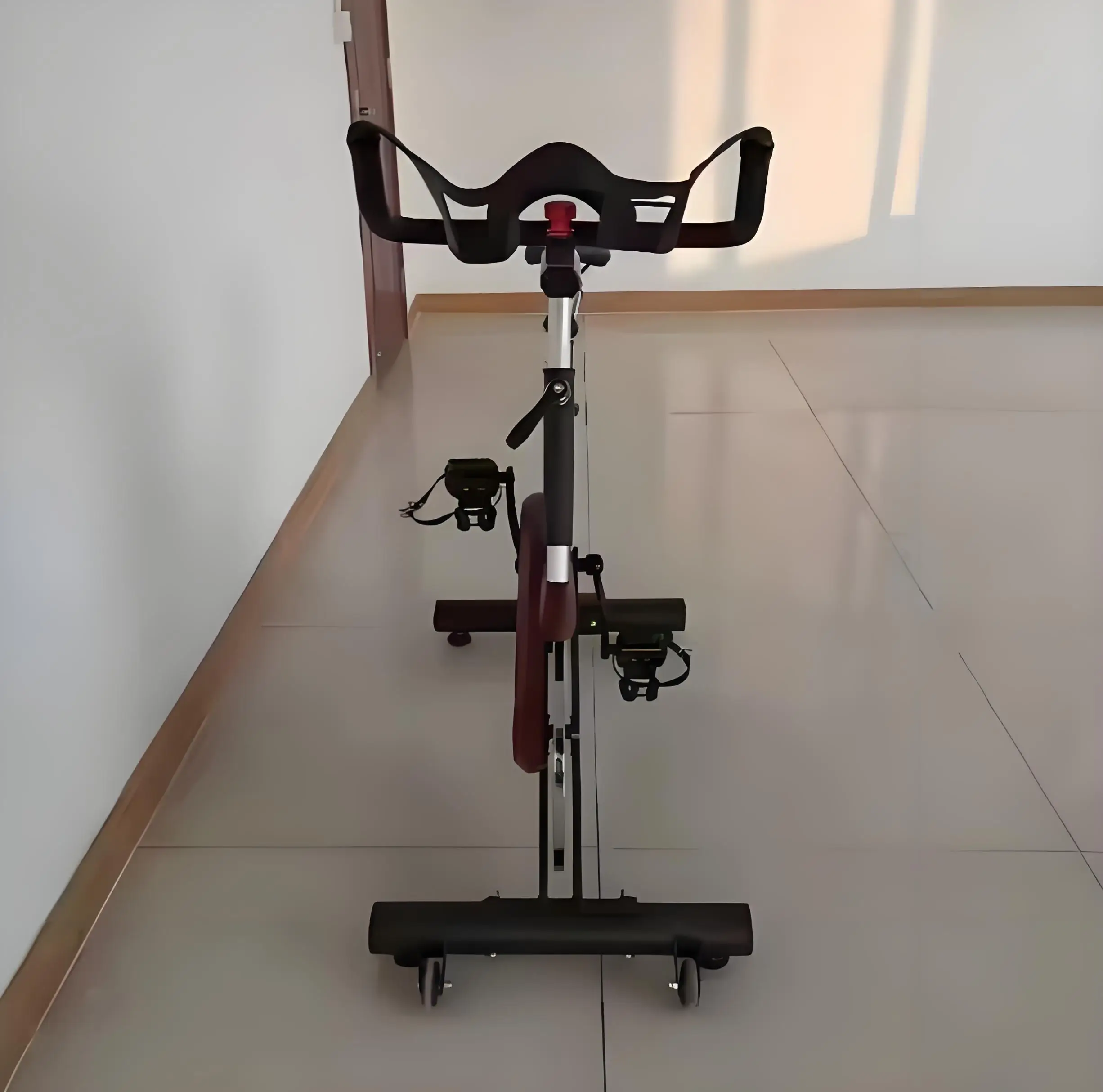 معدات اللياقة البدنية الجديدة ممارسة الدراجة نادي الرياضة ركوب الدراجات دراجة دوارة داخلية