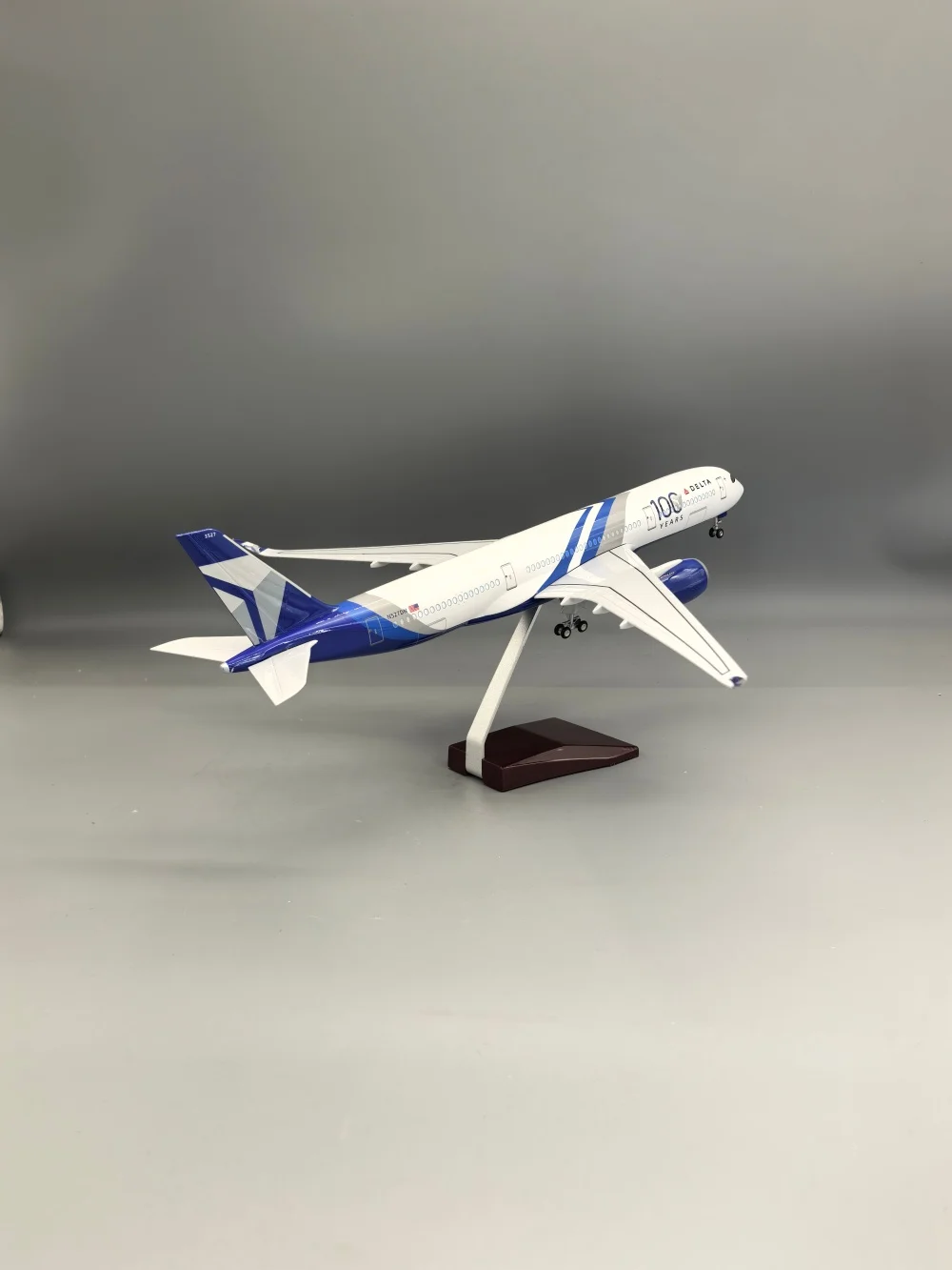 47cm Delta Airways A350 Simulation Passenger Aircraft 1/142 Scale Model Airplane Diecast With LED Lights Wheels Souvenir Display