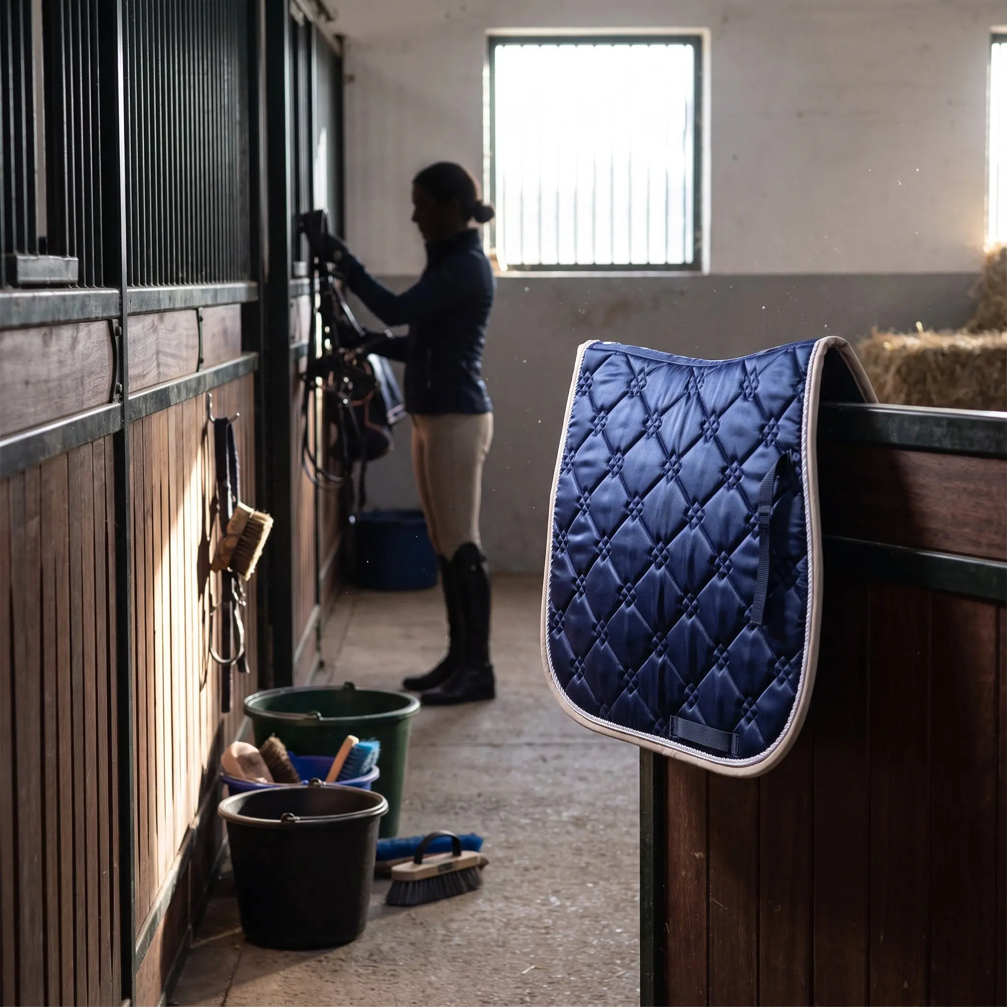 English Saddle Pad Navy Shock Absorbing Breathable Sweat Wicking Non Slip Horse Riding Saddle Mat Riding Pad Equine Product