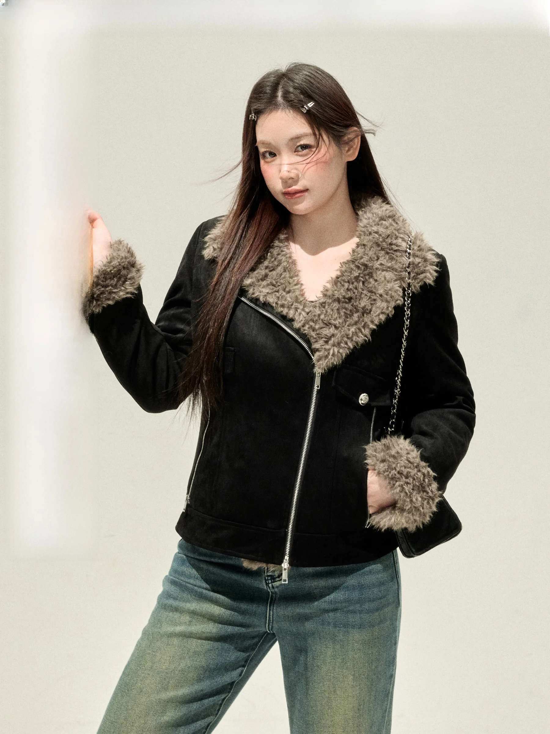 

JULULOOK Studio «Musoom Mystery» — плюс сайз, пэчворк-дизайн, V-образный вырез, идеально подходит для фигуры «грушевидная»...