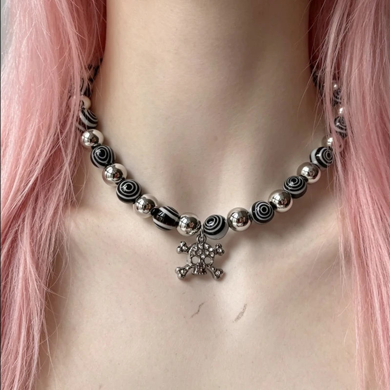 Grunge Rock Black Vortex Bead Pendant Necklace Women Gothic Fashion Crystal Skull Necklace 90s Punk Aesthetic Jewelry