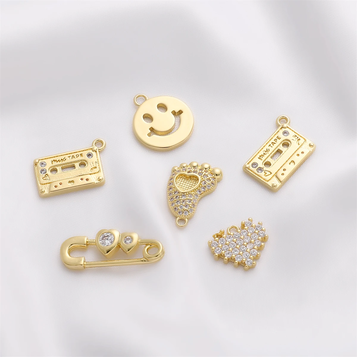 1Pc 14K Gold Plated Brass with Zircon Cute Heart Magnetic Tape Foot Pin Charms Pendants for Necklace Earring Bracelet Making