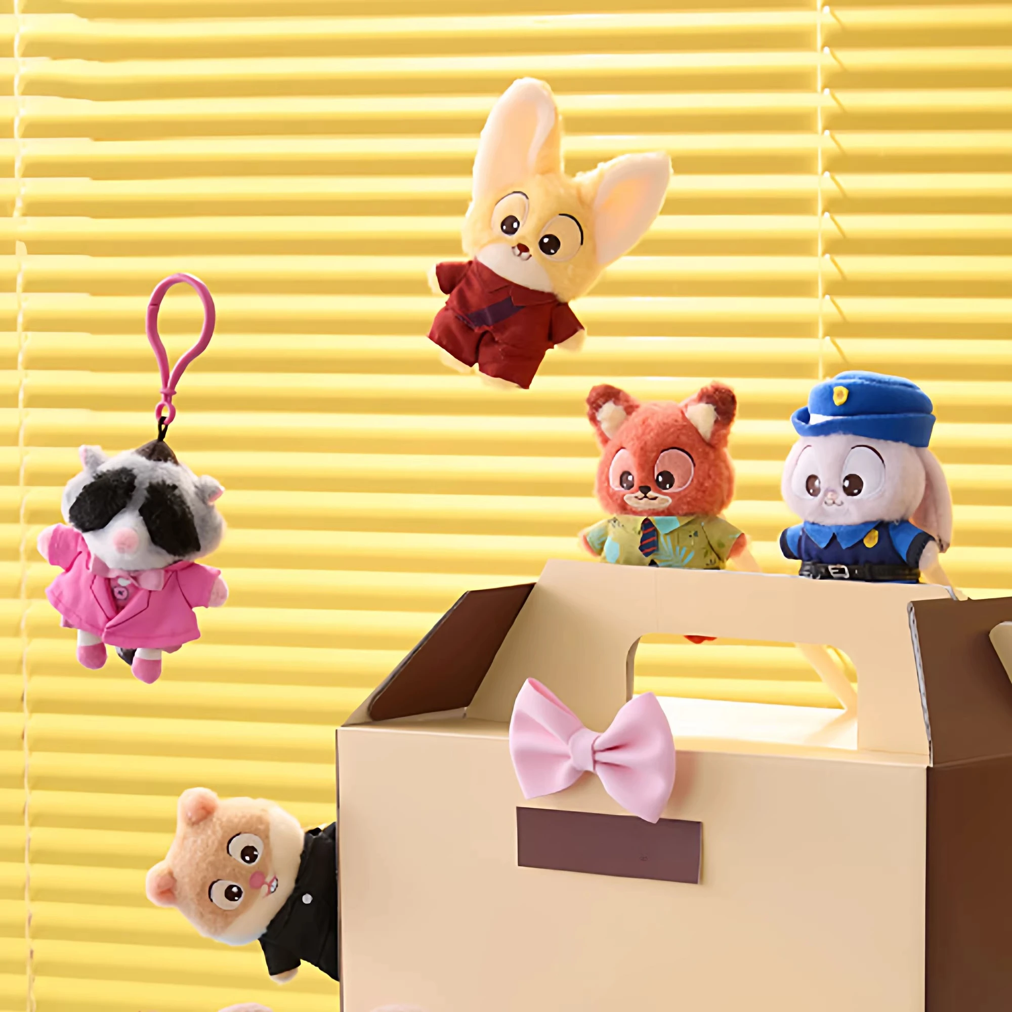 

Cute Disney Plush Keychain, Zootopia 2 Movie Character Doll, Stuffed Animal Bag Charm, New Collectible Gift