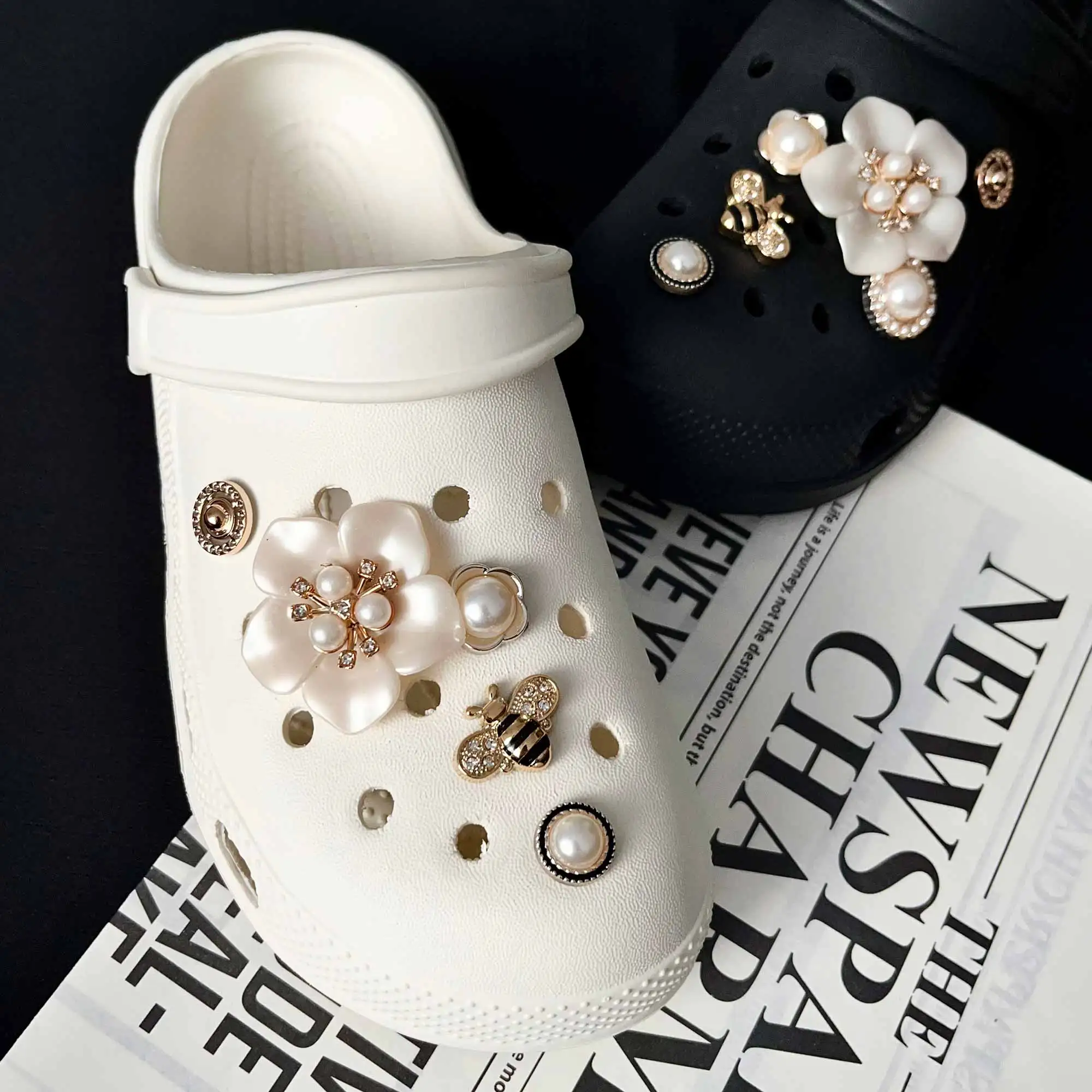 

Elegance Simple Delicate Flower Pearl Rhinestone Set Shoe Charms for Crocs Garden Sandals Clogs Pins Slipper Accessories Gift