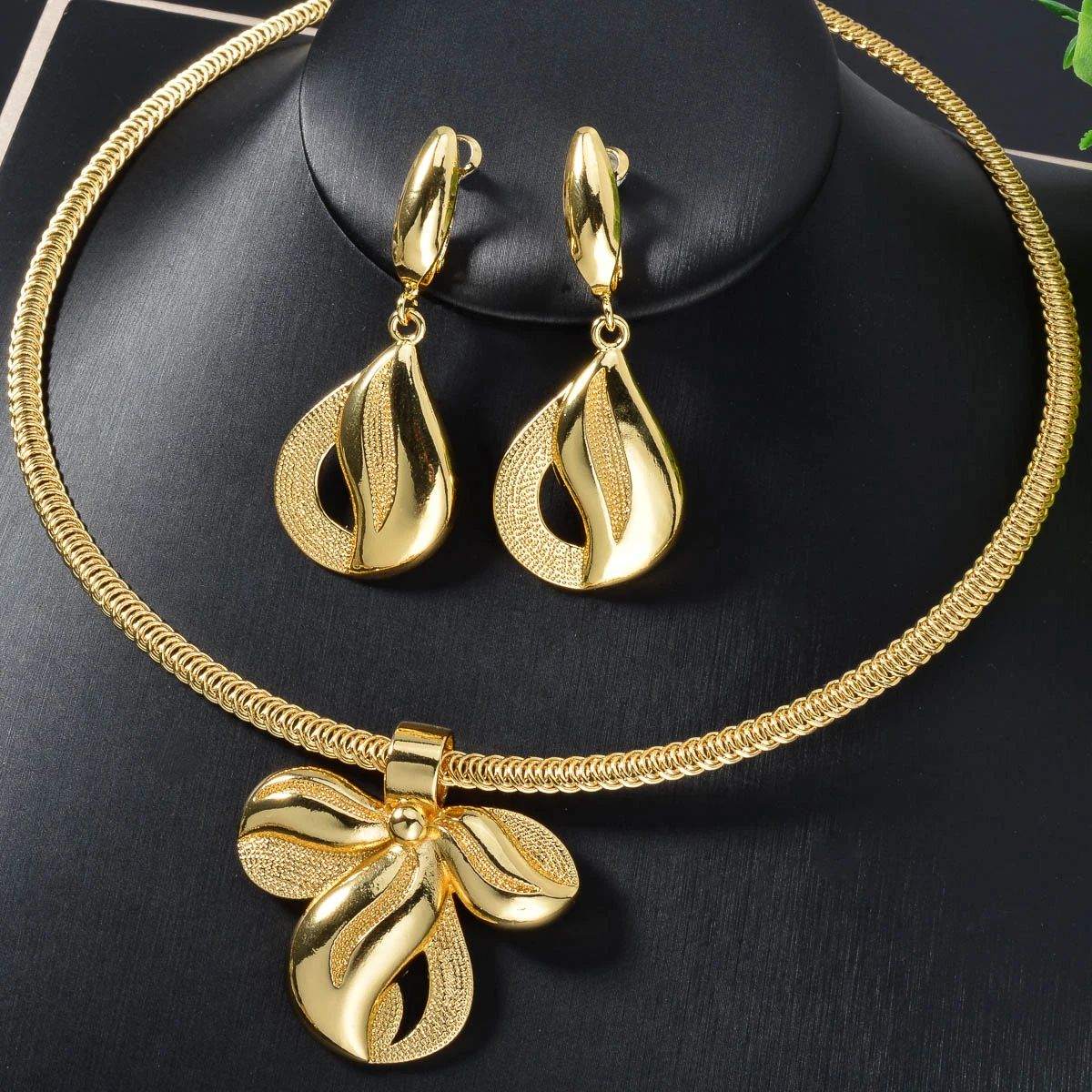 Ethnic Fashion In Dubai - Parure de bijoux plaqués or 18