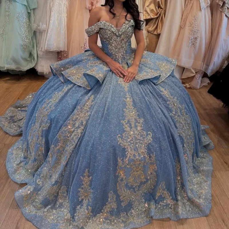 

Блестящее синее платье Quinceanera, кружевное многослойное платье с кристаллами и открытыми плечами, золотые блестки, наклейка с бантом, платья de 15, Quinceanera ﻿ Индивидуальный