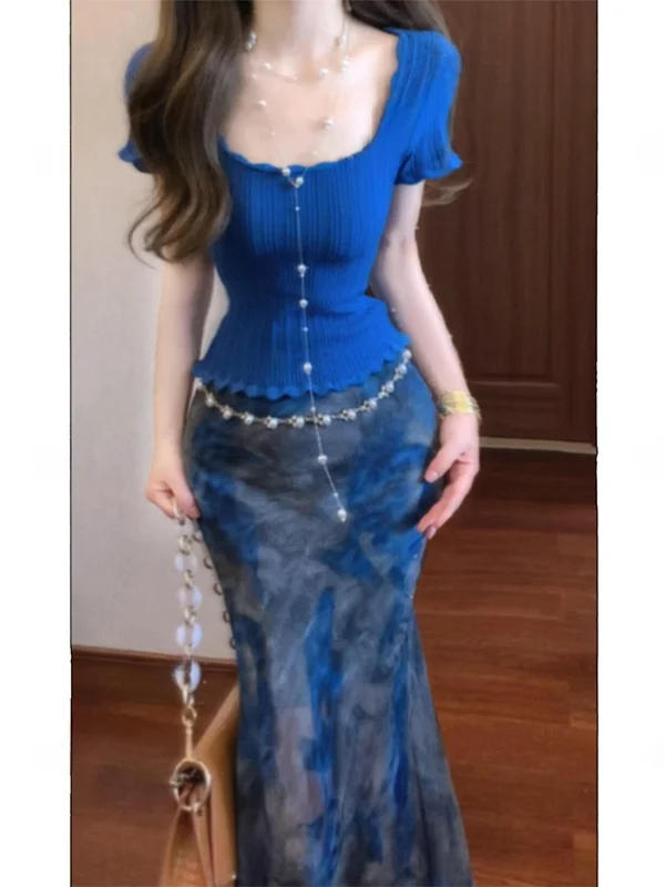 

Летний новый стиль: женский вязаный топ с коротким рукавом и облегающий комплект с юбкой миди с цветочным принтом на высокой талии – комфортный и модный ансамбль