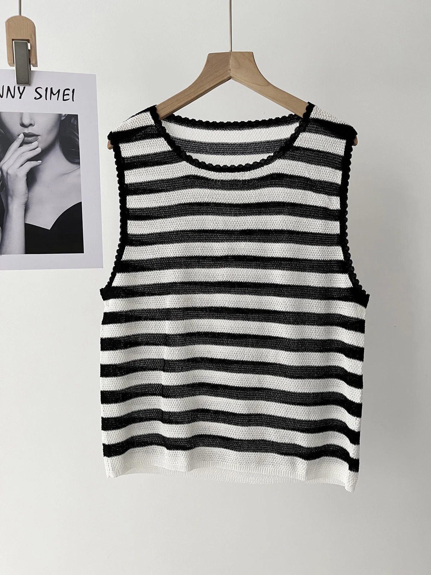

Women's Summer Stripe Wave Edged Knitted Vest Sleeveless T-Shirt Top Breathable Casual Wear Tank Top