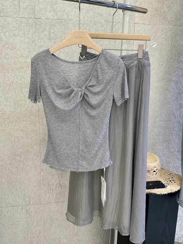 

Korean Style Pure Desire Two-Piece Set Spring Summer V-Neck T-Shirt Tulle Splice Skirt Elegant Women's Fashion Ensemble